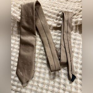 Vintage Oscar de la renta Tie. Preloved/ Dry cleaned